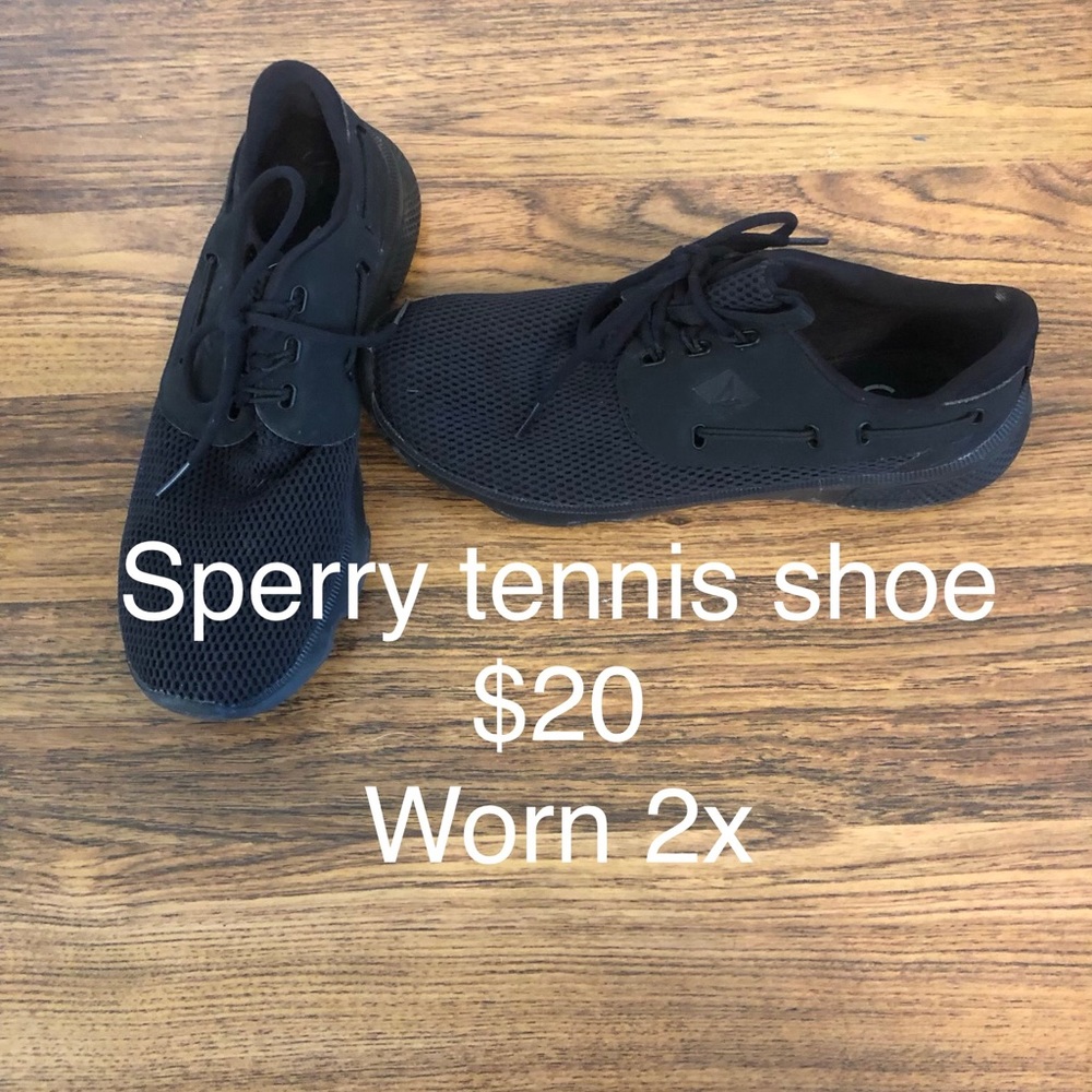 Sperry tennis shoe